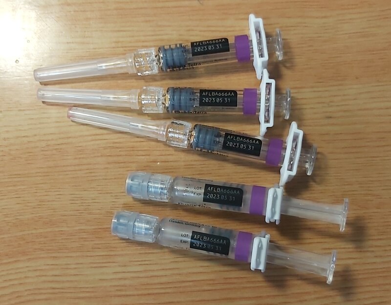 四價流感疫苗伏適流 Fluarix Tetra 已注射與未注射的針筒