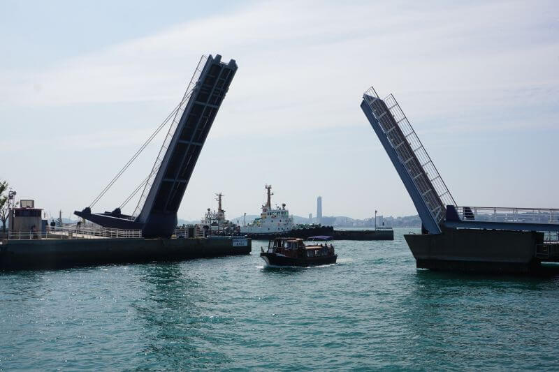 西海岸可動橋開橋通過船隻